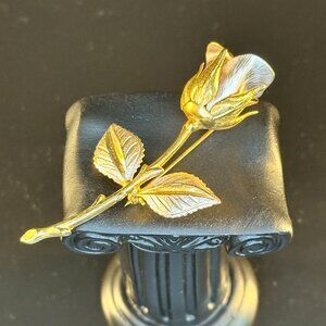 🌹 Vintage Gold-Tone Rose Brooch – Two-Tone Petals, Textured Leaves, Romantic Fl